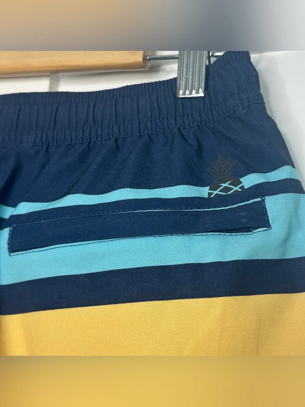 Chubbies Lined Classic Swim Trunk blue striped Medium 5.5” bold colorful shorts